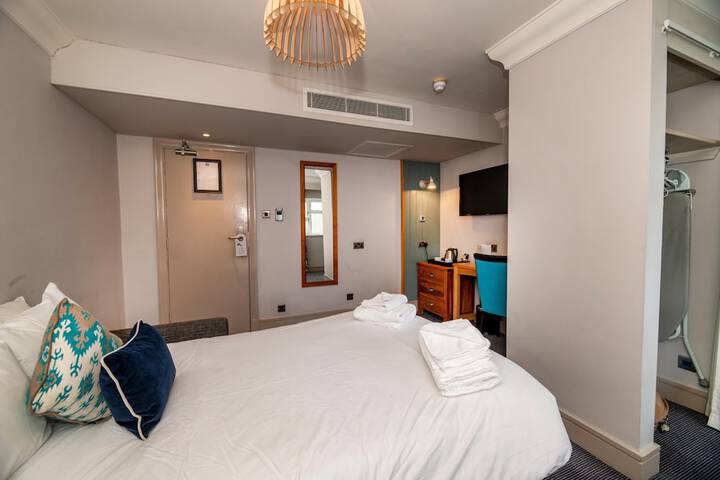 Room 14 of 94
