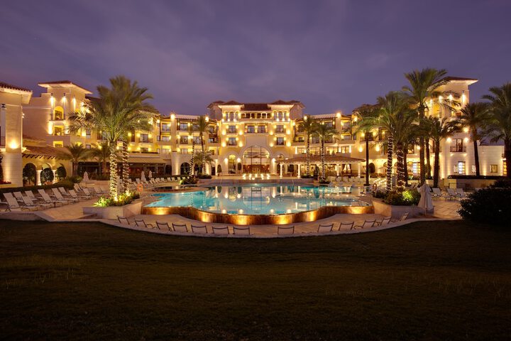 Hotel with Pool