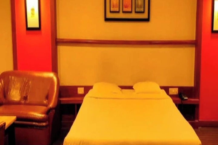 Room 10 of 38