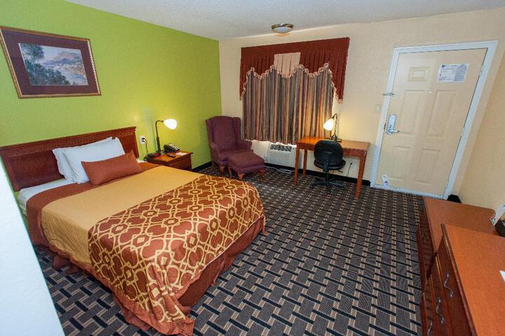 1 King Bed (3 of 7)