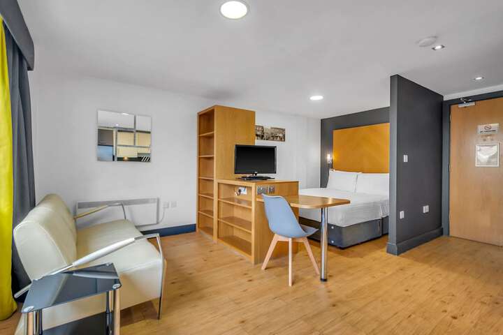 Room 10 of 29