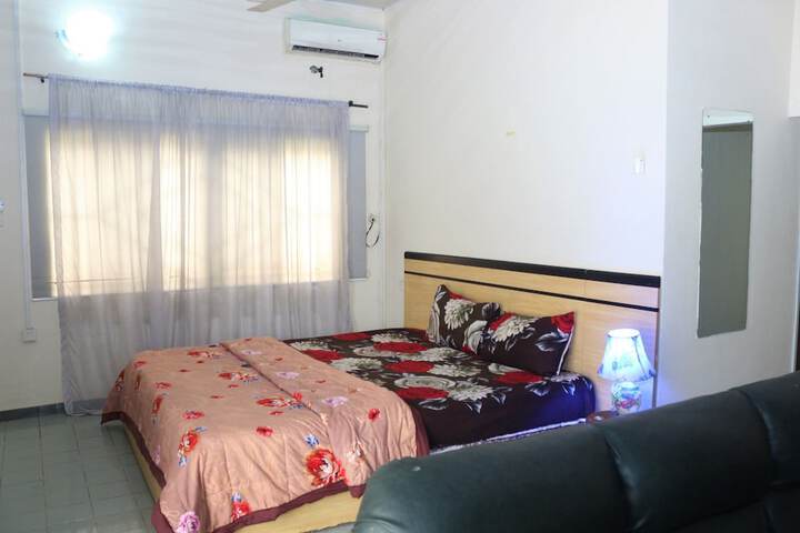 Room 13 of 22