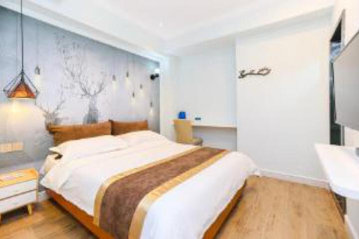 Room 5 of 6