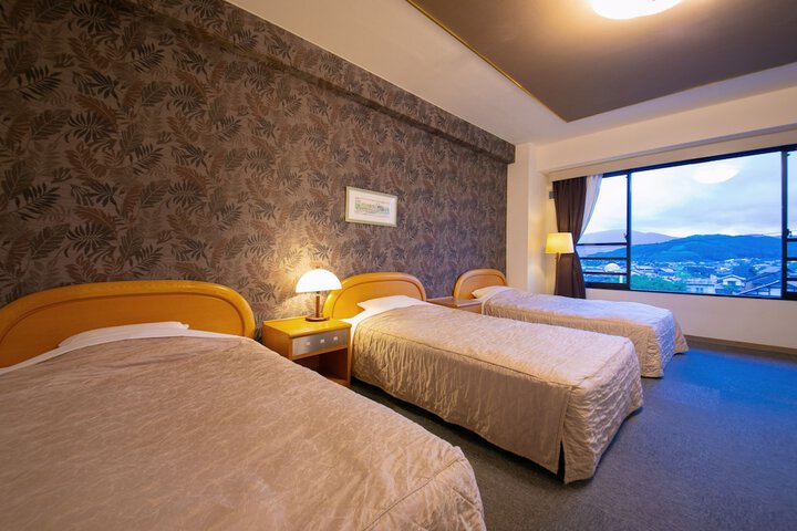 Room 5 of 81