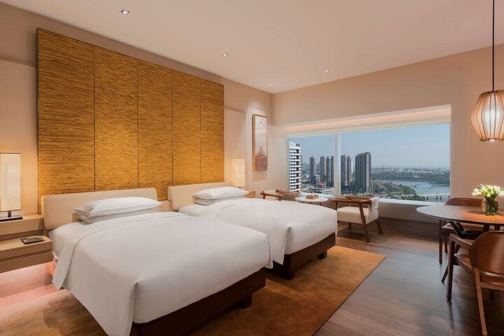 Room 13 of 48