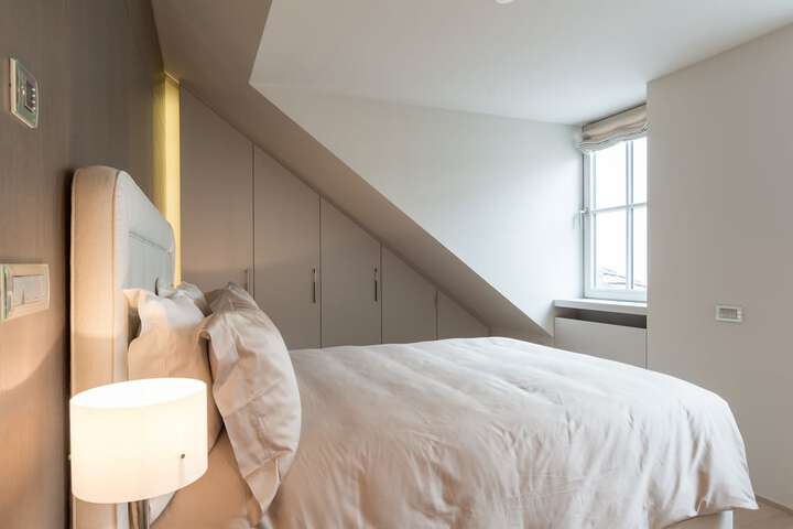 Room 2 of 17