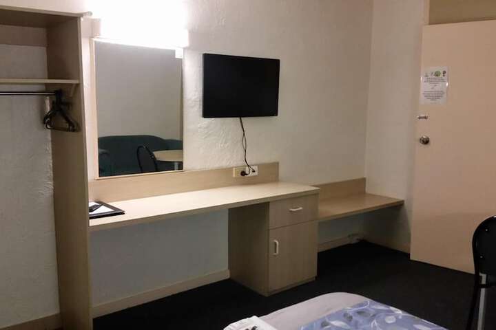 Room 11 of 38