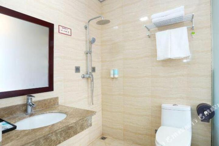 Xinyijia City Hotel