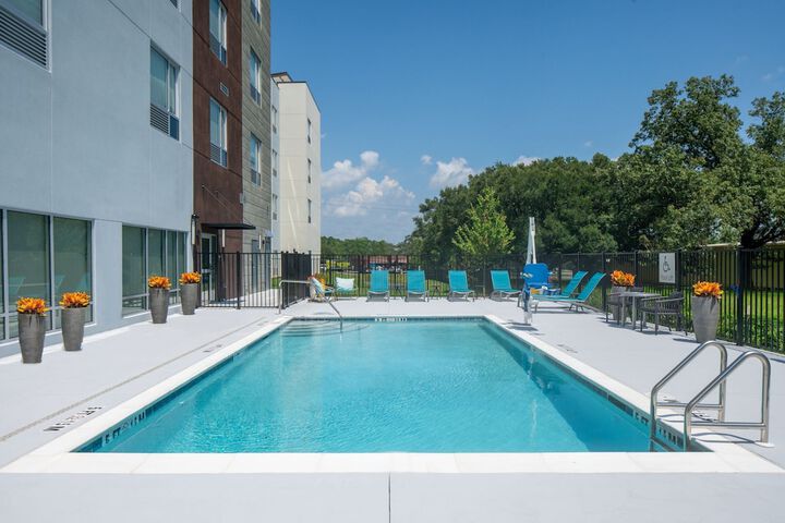 Pool 20 of 27