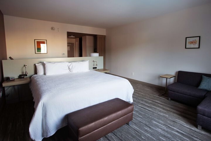 1 King Bed (6 of 11)