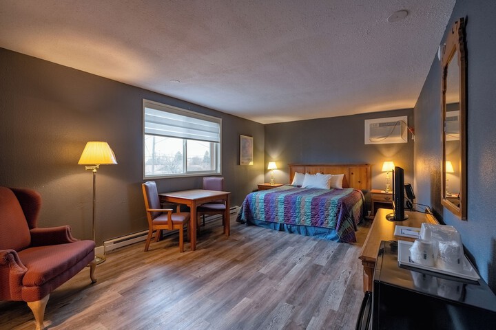 Room 4 of 16