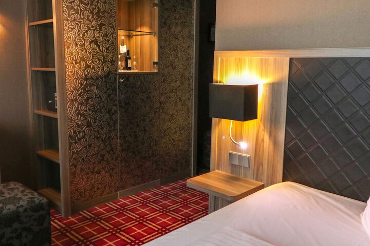 Room 13 of 101