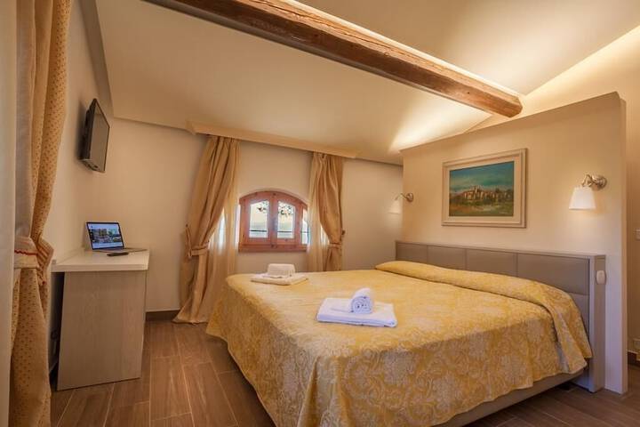 Room 8 of 52