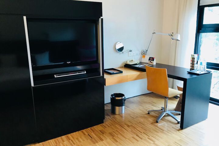 Room 6 of 75