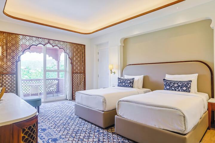 Room 45 of 170