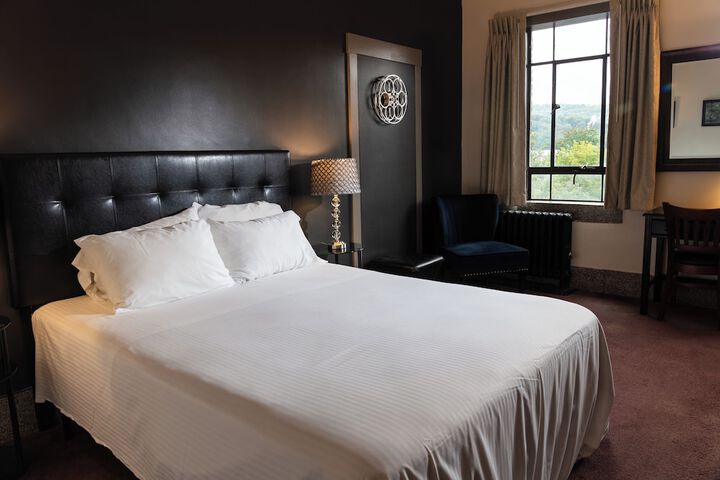 Interior Economy Queen Bed Pet Friendly (3 of 47)