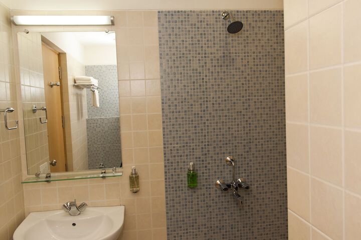 Room 18 of 33
