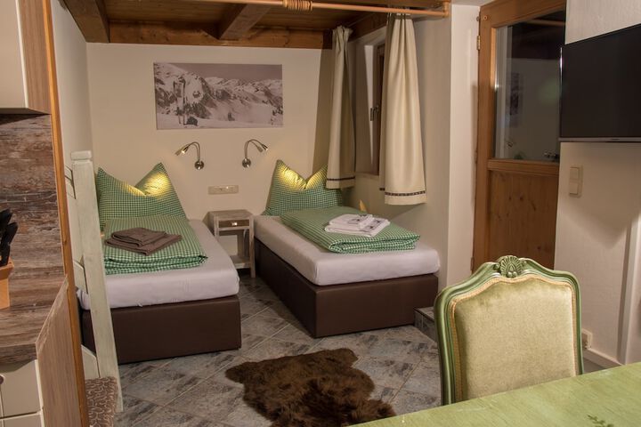 Room 5 of 71