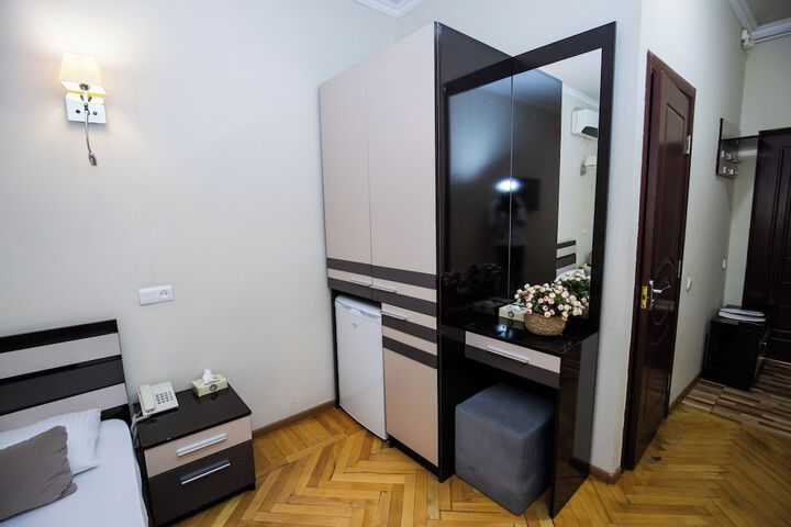 Room 50 of 190