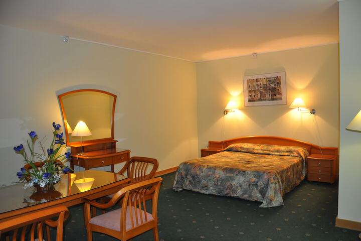 Room 5 of 47