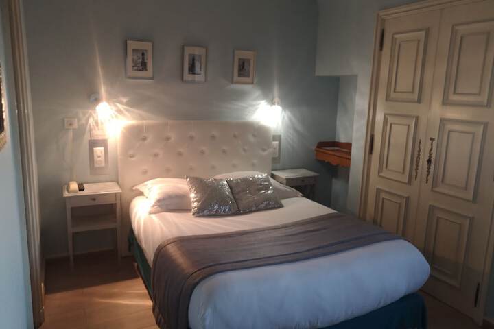 Room 32 of 62