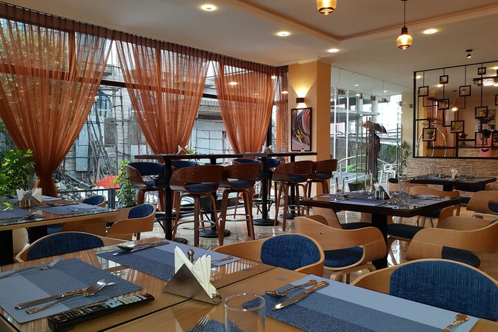 Dining 2 of 14