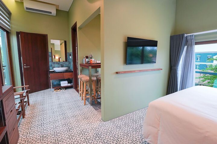 Room 28 of 156