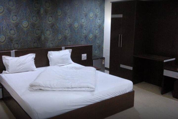 Room 5 of 17
