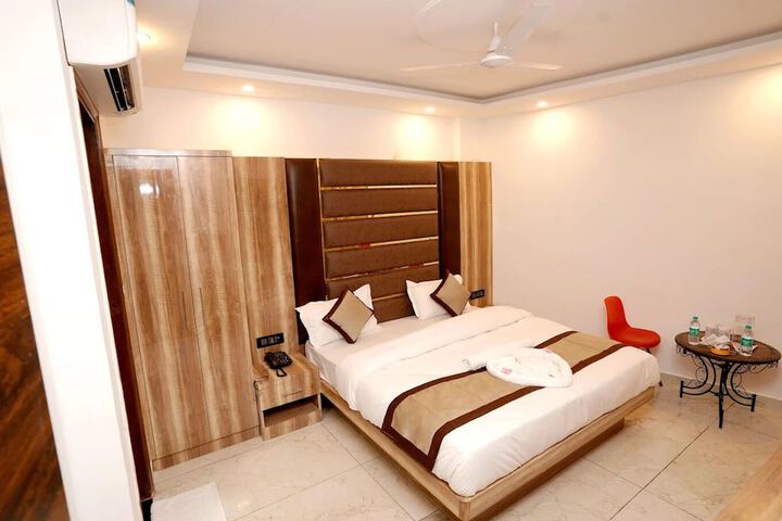 Room 8 of 21