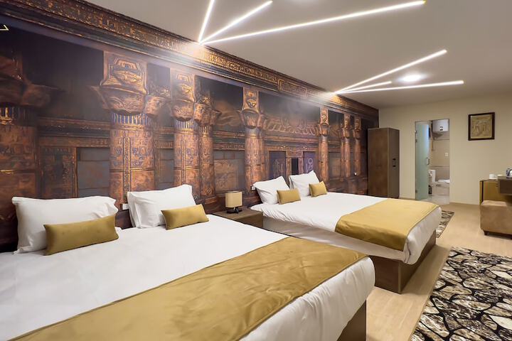 Room 4 of 80