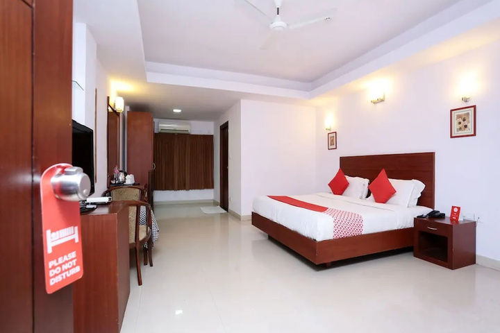 Room 4 of 18