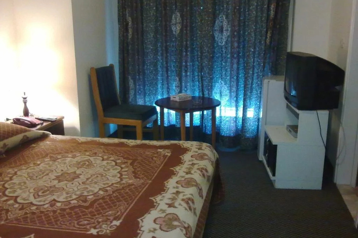 Room 11 of 18