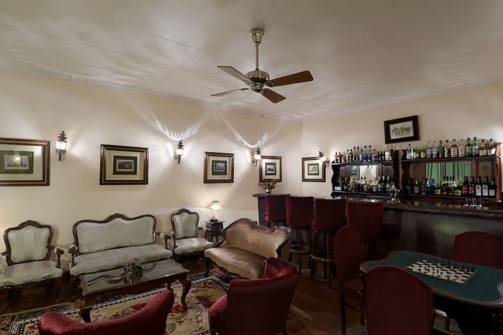 Lounge 39 of 51