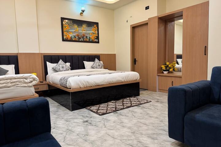 Room 2 of 31
