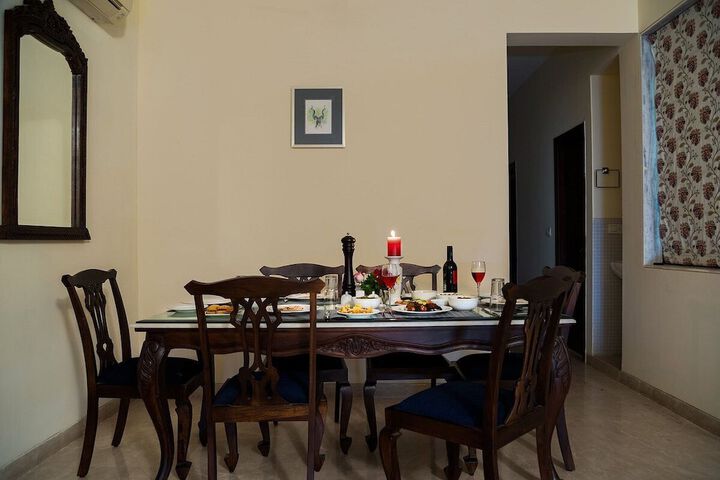 Dining 7 of 12