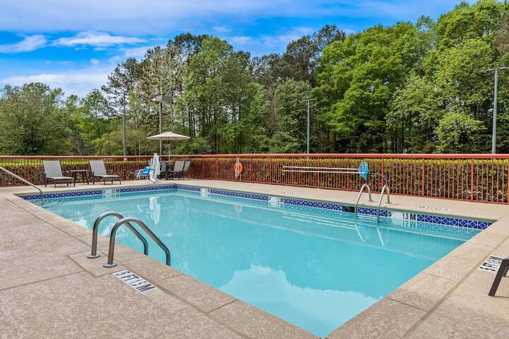 Hotel Pool