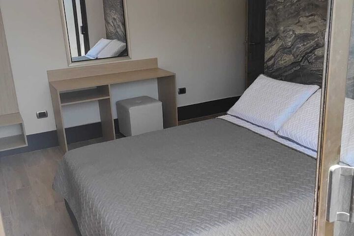 Room 6 of 26