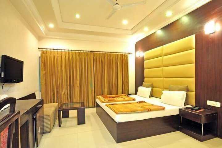 Room 7 of 19