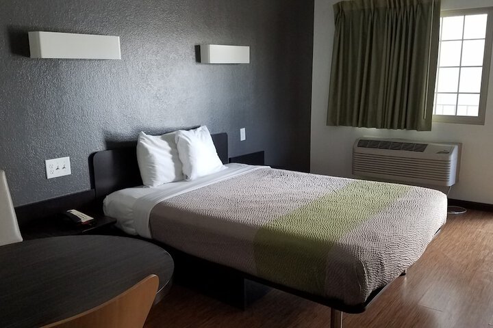Room 17 of 49