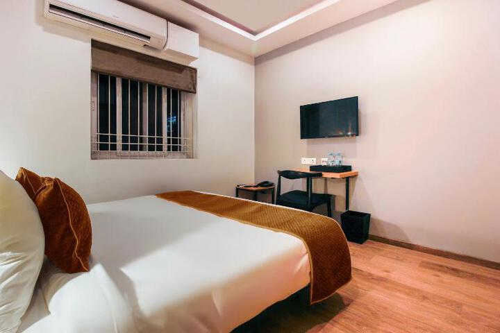 Room 3 of 17