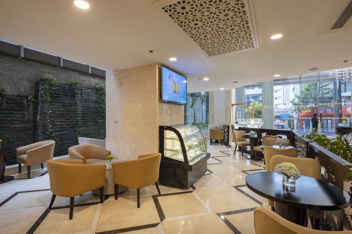 Entrance & Lobby