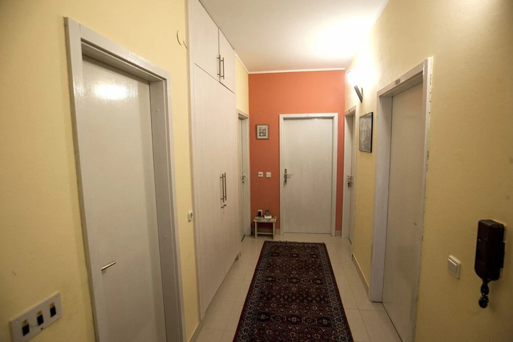 Room 6 of 9