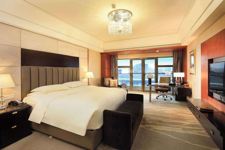 Room 10 of 85