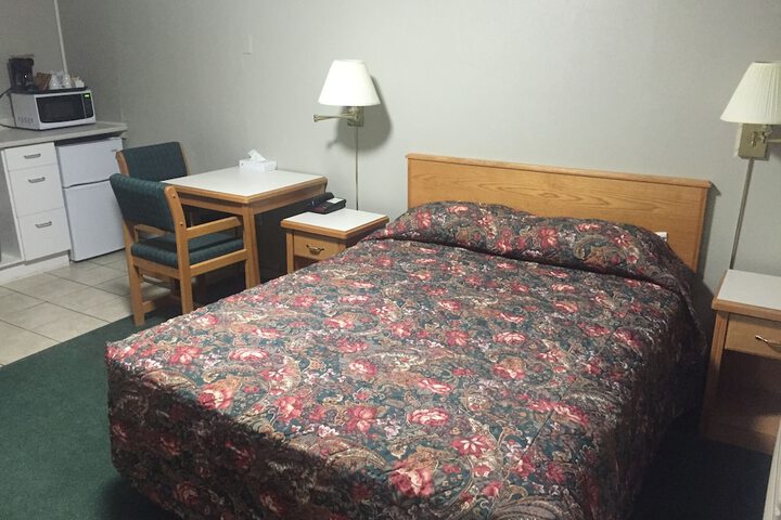 Room 6 of 13