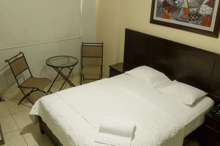 Room 6 of 33