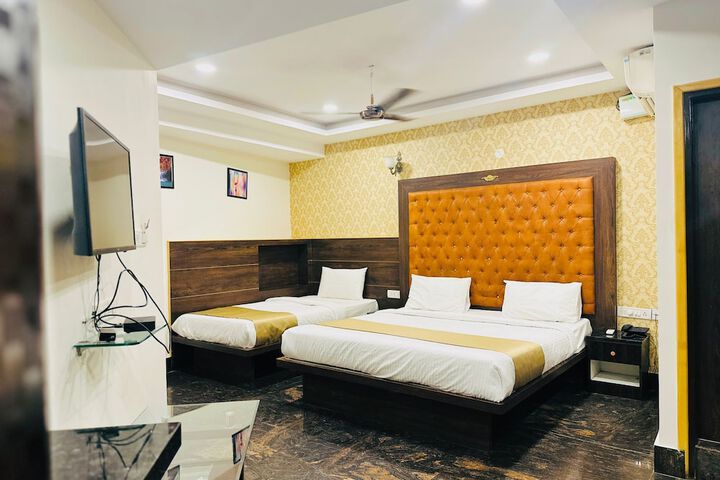 Room 5 of 17