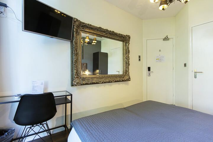 Room 64 of 96