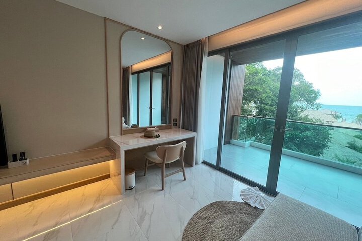 Room 93 of 165