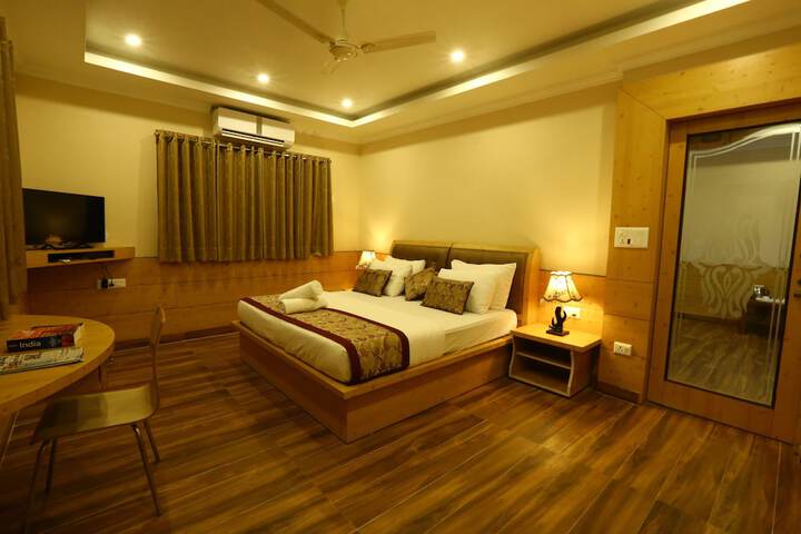Room 3 of 75