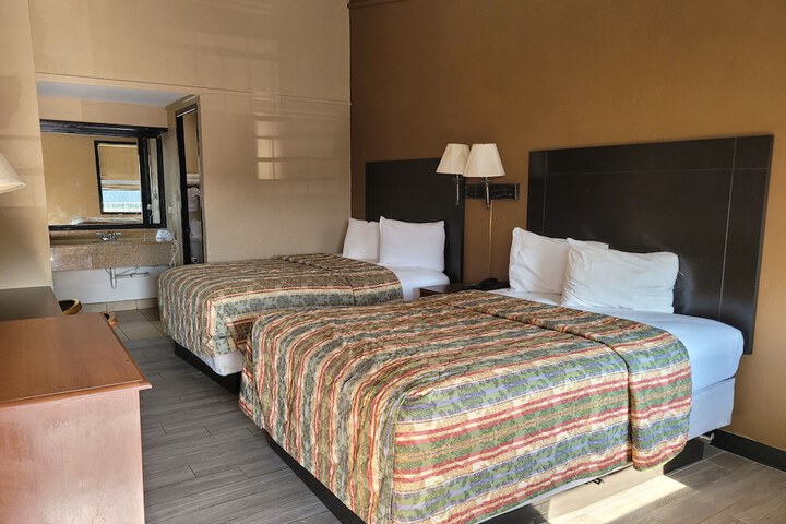 2 Double Beds (5 of 14)
